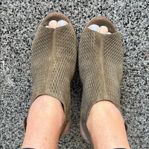 Chaco Women's Sandals in Olive Brown